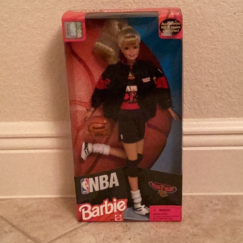 VINTAGE BARBIE NBA Atlanta Hawks Basketball Collectible Doll Mattel 20734